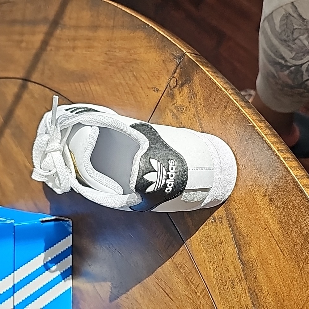 Shell Toe Adidas - Picture 7 of 8
